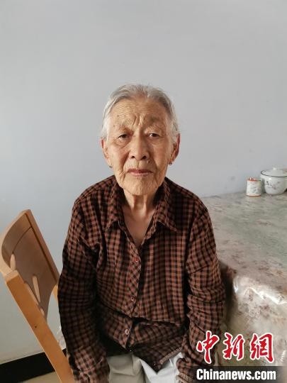 薩仁托婭拍攝的“草原母親”。　薩仁托婭供圖