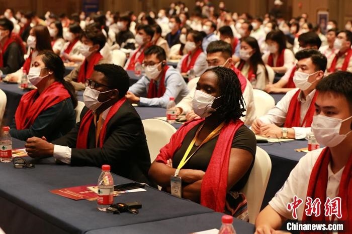 第十六屆“聯(lián)合國教科文組織孔子教育獎”9月27日晚在山東曲阜揭曉。梁犇 攝