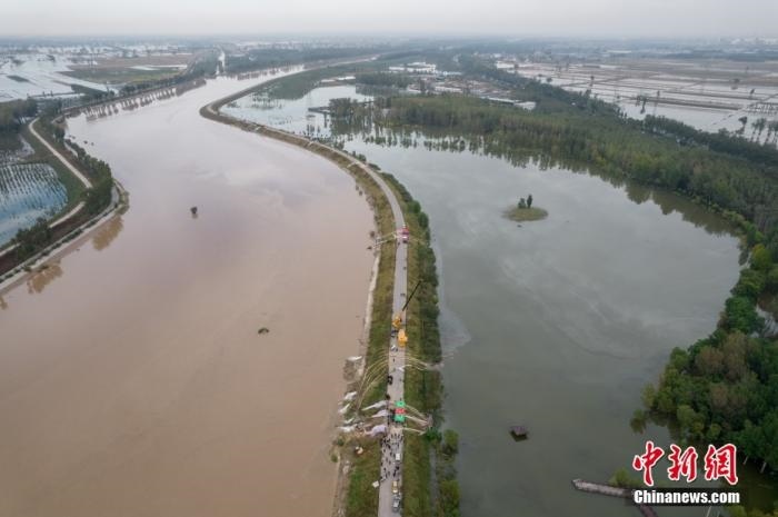 資料圖：10月10日，山西省介休市汾河濕地公園遭遇洪水倒灌。<a target='_blank' href='http://www.chinanews.com/'>中新社</a>記者 韋亮 攝