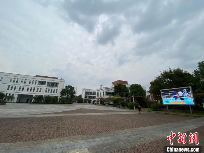 寧波市第二少年兒童業(yè)余體育學(xué)校?！×植?攝