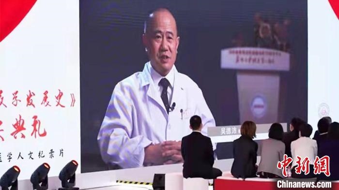 近20位中國(guó)血液學(xué)領(lǐng)域頂級(jí)專(zhuān)家深度聚焦多種血液疾病研究等，從拓荒、建立、追趕到領(lǐng)先的發(fā)展歷程。　陳靜 攝