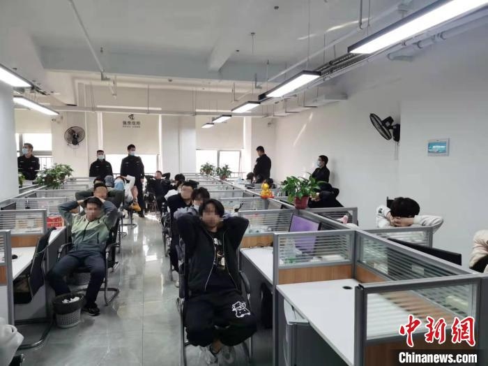 抓捕現(xiàn)場。　長沙市公安局供圖