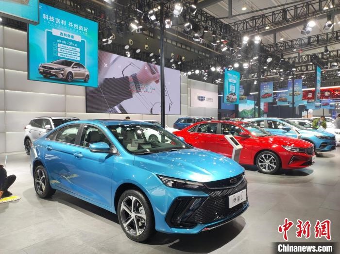 長(zhǎng)沙國(guó)際車(chē)展上展出的汽車(chē)。　唐小晴 攝