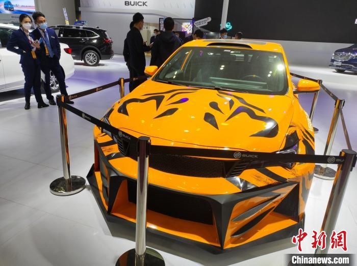 長(zhǎng)沙國(guó)際車(chē)展上展出的汽車(chē)。　唐小晴 攝