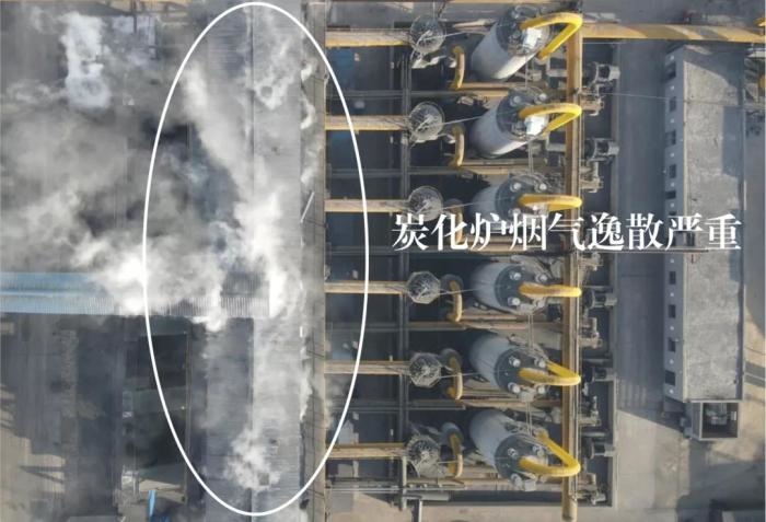  2021年12月11日，督察組使用無(wú)人機(jī)拍攝，榆林市榆陽(yáng)區(qū)瑞森煤化工公司炭化爐煙氣逸散嚴(yán)重
