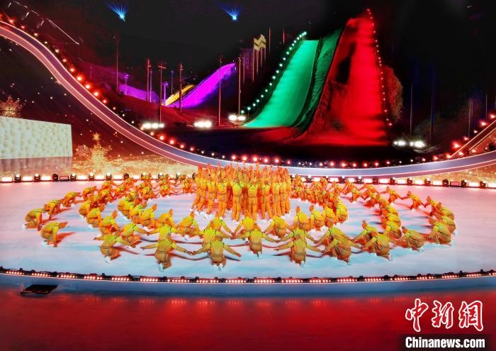 圖為河北省第三屆冰雪運(yùn)動會開幕現(xiàn)場。　李輝 攝