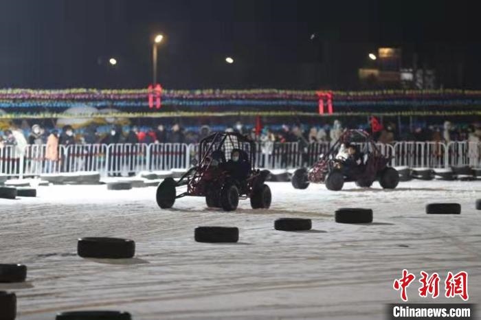來吧，一起體驗雪地越野車的刺激吧?！∮诤Ｑ?攝