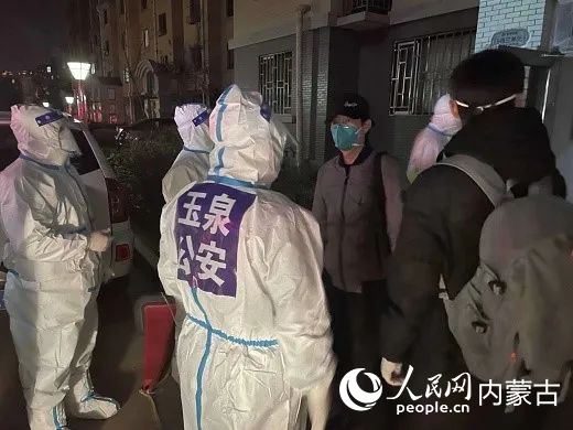 耐心溝通，居民們轉(zhuǎn)變態(tài)度。平安玉泉供圖