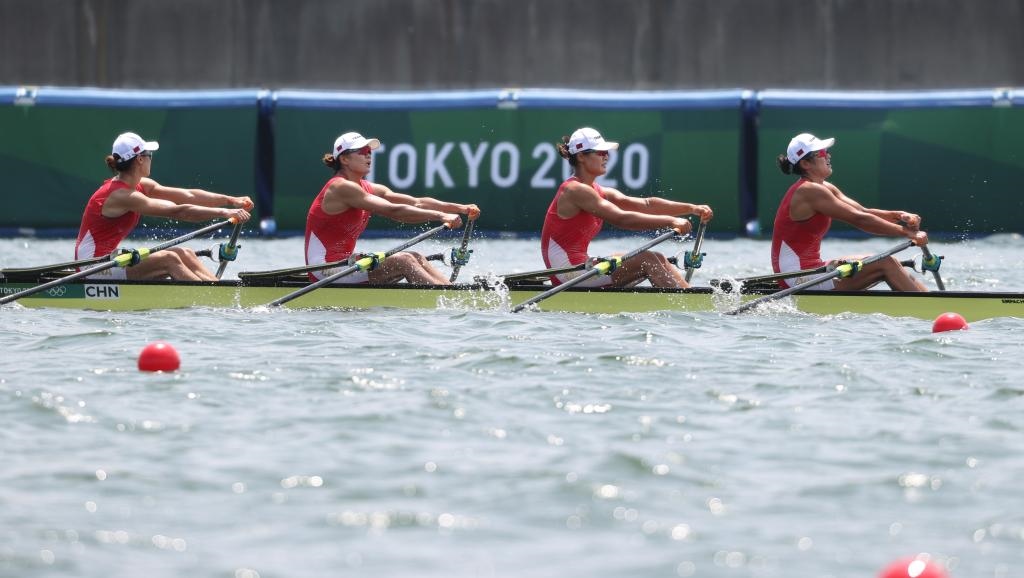 7月28日，中國隊選手陳云霞、張靈、呂揚、崔曉桐在比賽中。新華社記者杜瀟逸攝.jpg