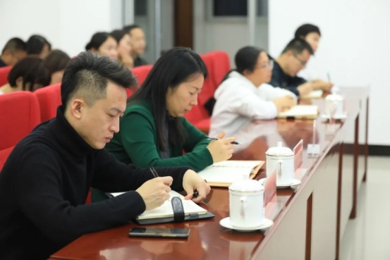 “清風(fēng)夜?！闭谝两鸹袈迤旒o委監(jiān)委掀起一場“頭腦風(fēng)暴”11.26358.png