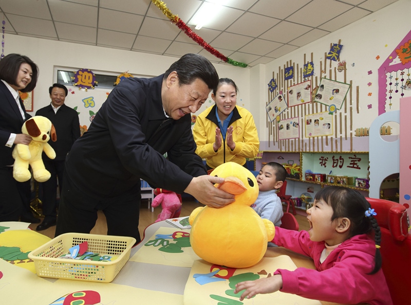 2014年1月28日，習(xí)近平總書(shū)記來(lái)到內(nèi)蒙古自治區(qū)呼和浩特市兒童福利院看望孩子們并贈(zèng)送新春禮物。