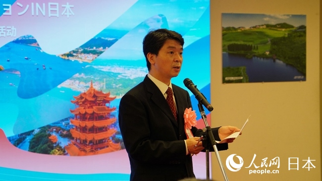 （圖片說明：中國駐東京旅游辦事處主任歐陽安致辭。人民網(wǎng)滕雪 攝）