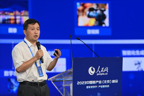 人民中科研究院院長(zhǎng)、首席科學(xué)家李兵發(fā)表主旨演講。人民網(wǎng)記者 于凱攝