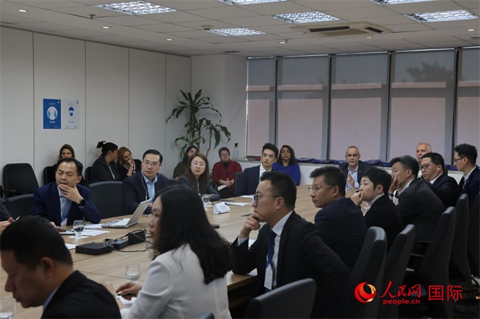 與會(huì)代表參與座談交流。（人民網(wǎng)記者 時(shí)元皓攝）