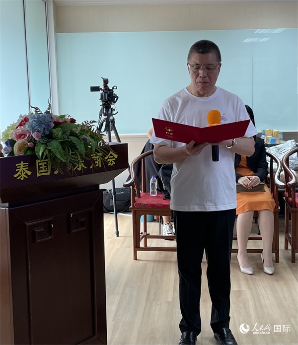 泰國(guó)浙江商會(huì)會(huì)長(zhǎng)祁曉云受泰國(guó)華僑華人和駐泰各級(jí)商會(huì)機(jī)構(gòu)委托發(fā)出倡議，華僑華人群體將積極助力亞運(yùn)會(huì)舉行。人民網(wǎng)記者 劉慧攝
