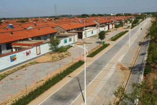 后仙莊村整治后道路整潔，住房整齊劃一
