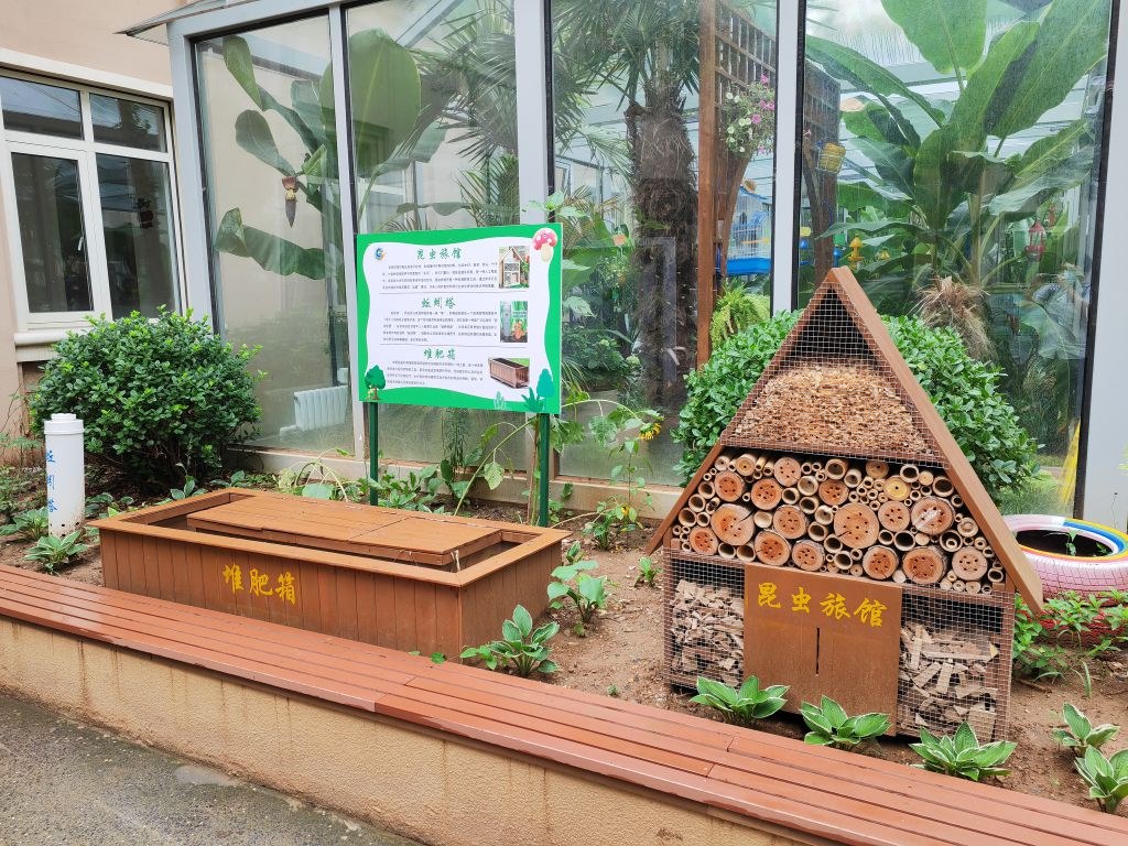7月14日，大連市甘井子區(qū)實驗小學“識嫣園”里的堆肥箱。新華社記者張博群攝