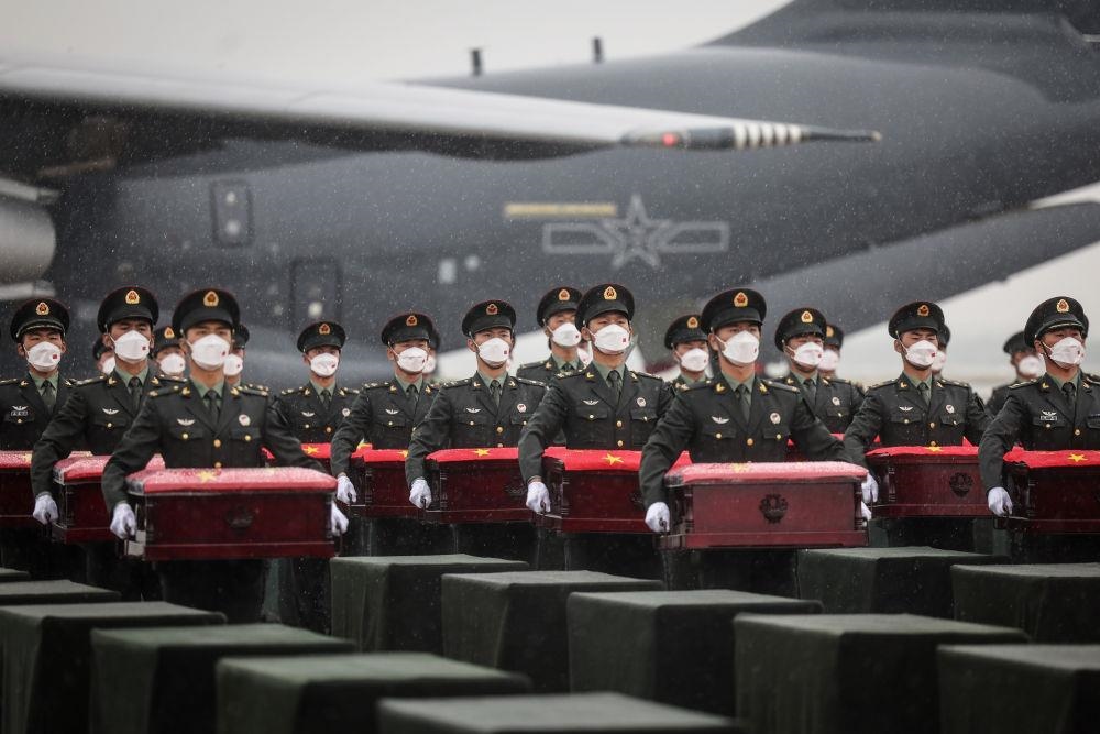 △2022年9月16日，載運(yùn)著88位在韓中國人民志愿軍烈士遺骸及837件遺物的空軍專機(jī)降落在沈陽桃仙國際機(jī)場，英雄們回到祖國懷抱。