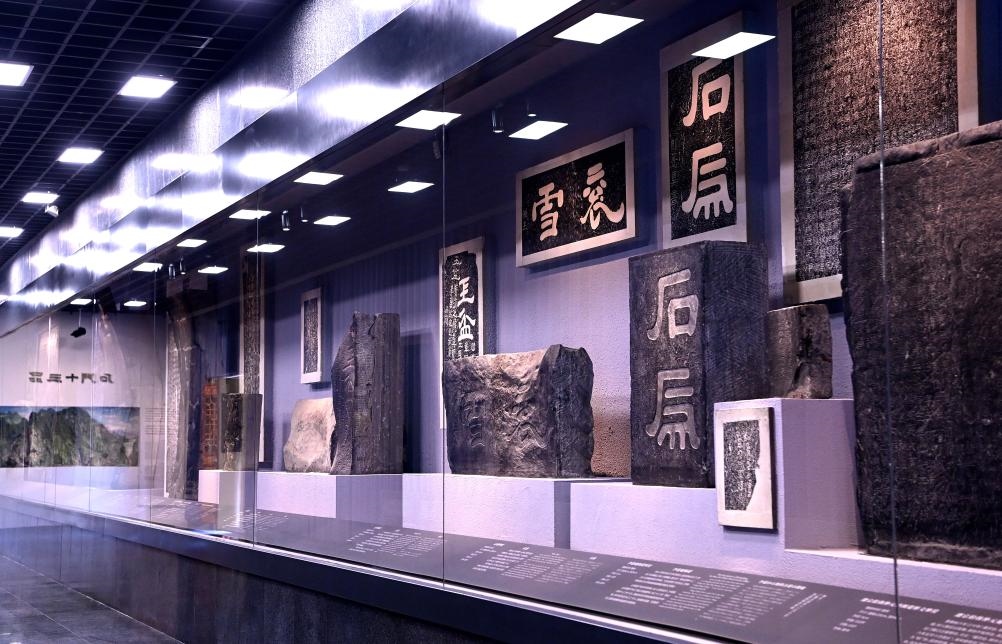 近日拍攝的陜西省漢中市博物館“石門十三品”陳列室。新華社記者 劉瀟 攝