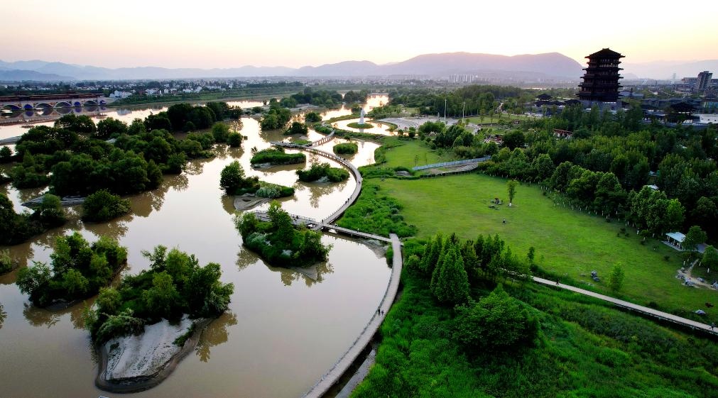 2022年5月16日拍攝的天漢濕地公園景色。新華社記者 邵瑞 攝