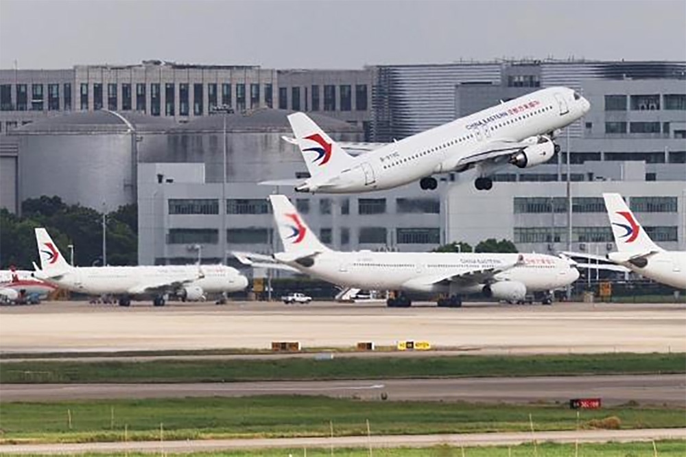 2023年8月2日，東航第二架國(guó)產(chǎn)C919大型客機(jī)執(zhí)飛滬蓉空中快線。