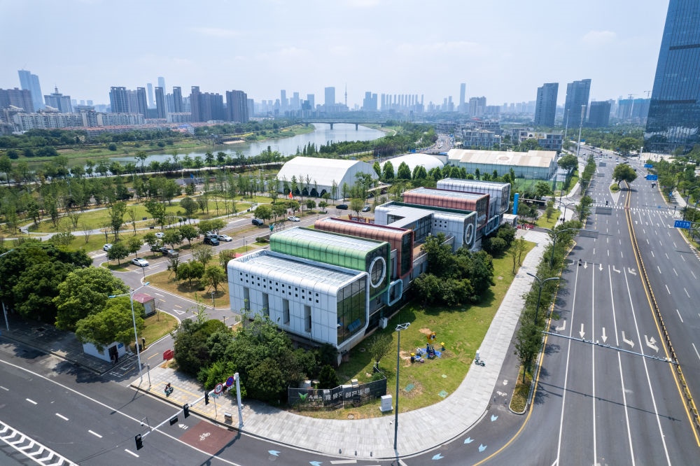  這是在長沙市開福區(qū)拍攝的馬欄山視頻文創(chuàng)產(chǎn)業(yè)園（無人機(jī)照片，6月7日攝）。新華社記者 陳思汗 攝