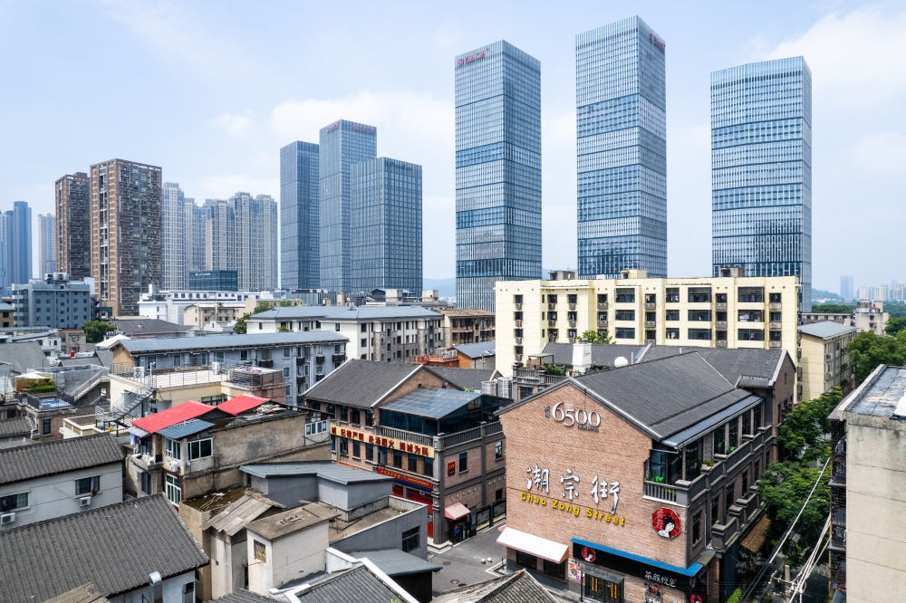  這是在長沙市開福區(qū)拍攝的潮宗街及周邊景色（無人機(jī)照片，6月7日攝）。新華社記者 陳思汗 攝