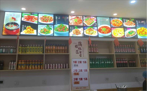 蒲雅社區(qū)食堂內(nèi)。何珊攝