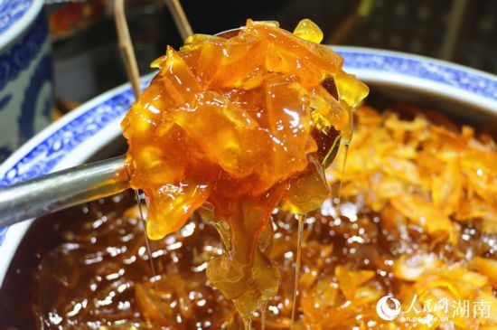 以柚子為原料做的蜂蜜柚子膏。 人民網(wǎng)記者 劉賓攝
