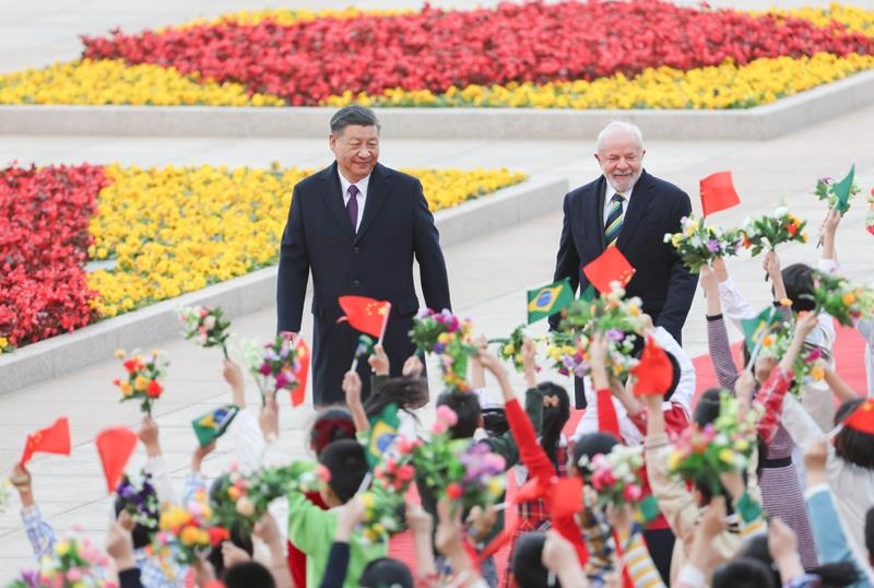 2023年4月14日，習近平主席在北京人民大會堂東門外廣場為來華進行國事訪問的巴西總統(tǒng)盧拉舉行歡迎儀式。