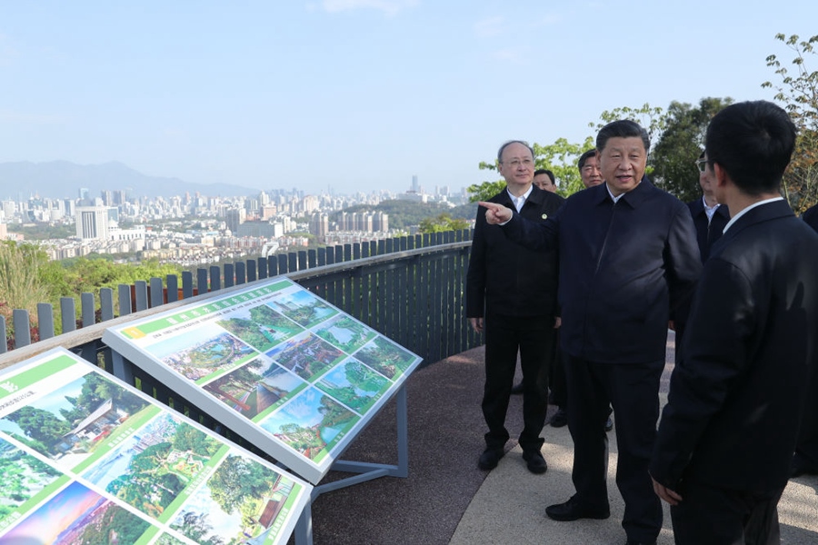 2021年3月24日，習(xí)近平在福建福州福山郊野公園觀景平臺(tái)，聽取城市生態(tài)公園規(guī)劃建設(shè)、城市水系綜合治理情況匯報(bào)。