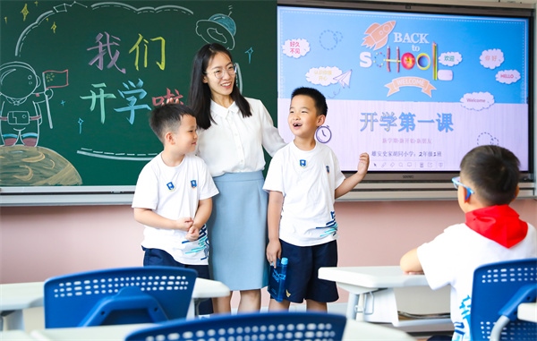 8月30日，雄安史家胡同小學(xué)學(xué)生體驗(yàn)學(xué)校生活。