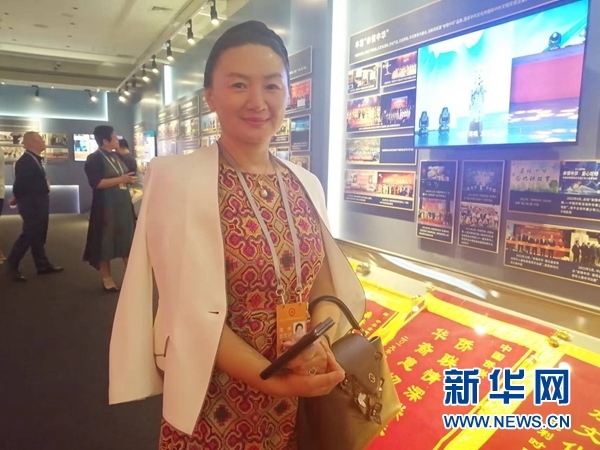 英國川商聯(lián)合總會會長宋汶栗。新華網(wǎng)記者 侯強(qiáng) 攝