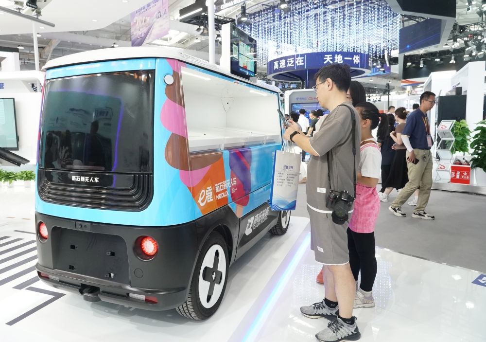 這是9月3日在首鋼園拍攝的一款無人車。新華社記者 任超 攝