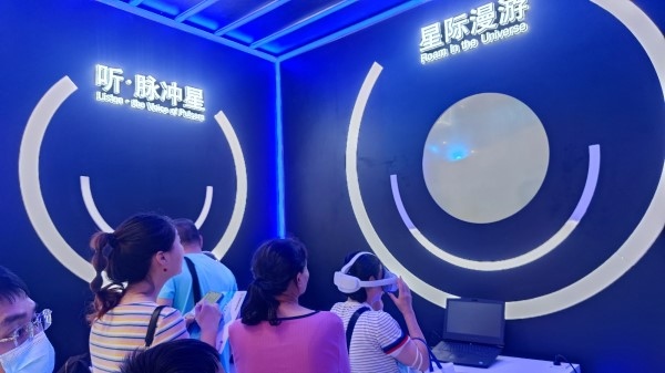 9月2日，貴州展館里觀眾排隊(duì)體驗(yàn)VR。受訪者供圖