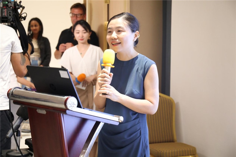 圖為吉布提孔子學(xué)院鄒燕舞院長為表彰儀式致辭。吉布提孔子學(xué)院供圖