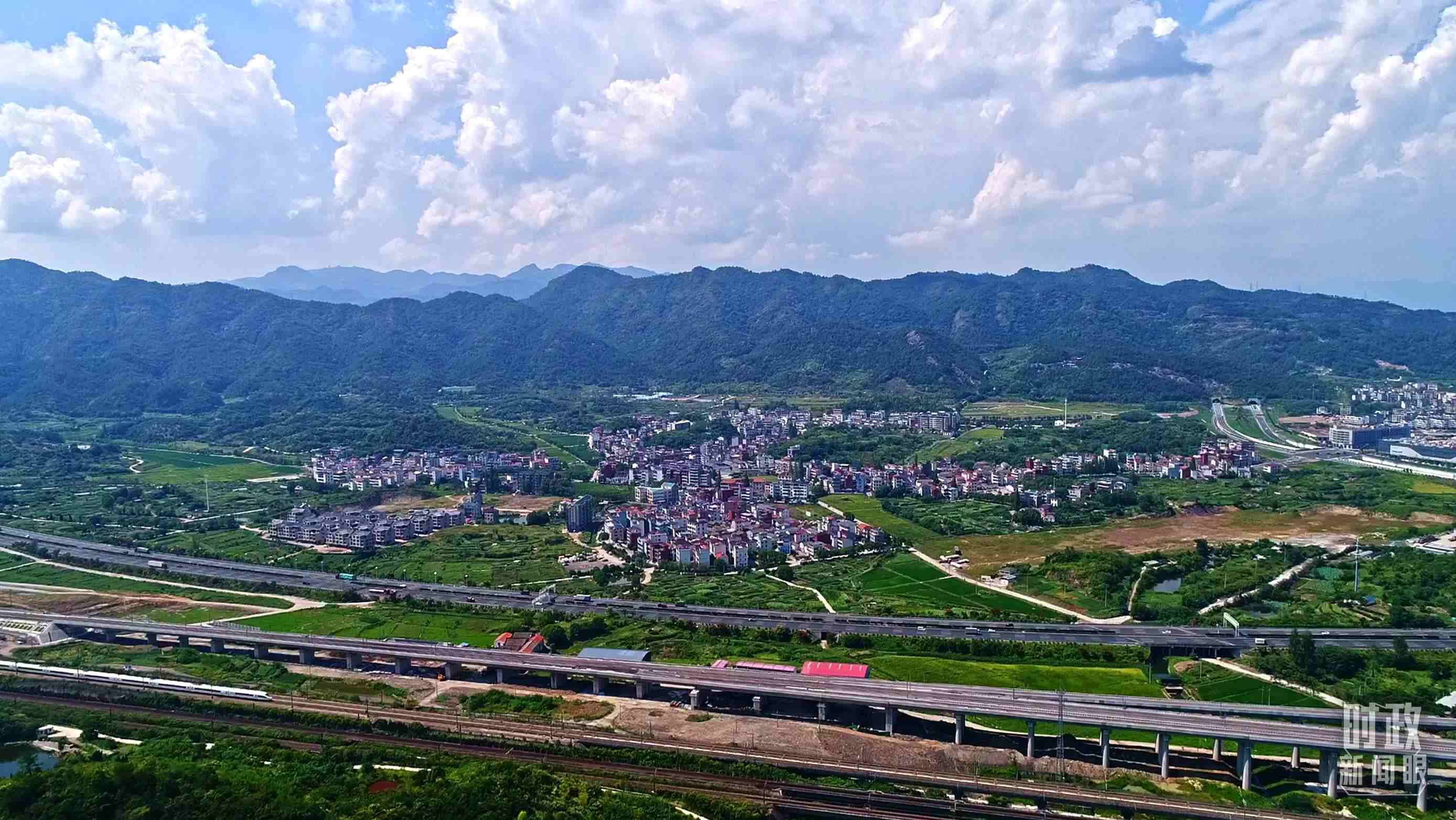 △李祖村航拍。（總臺(tái)央視記者范凱拍攝）