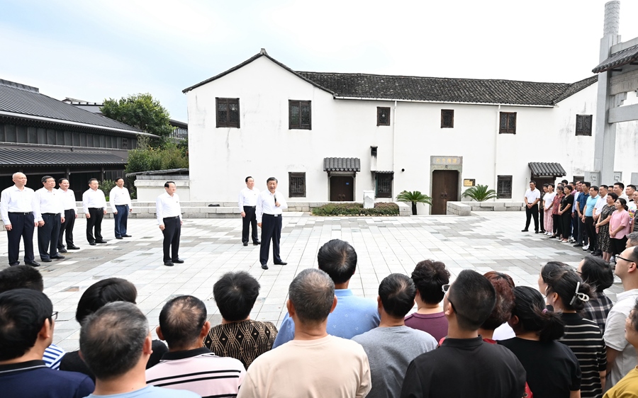 9月20日下午，習近平總書記在楓橋經(jīng)驗陳列館考察。新華社記者 燕雁 攝