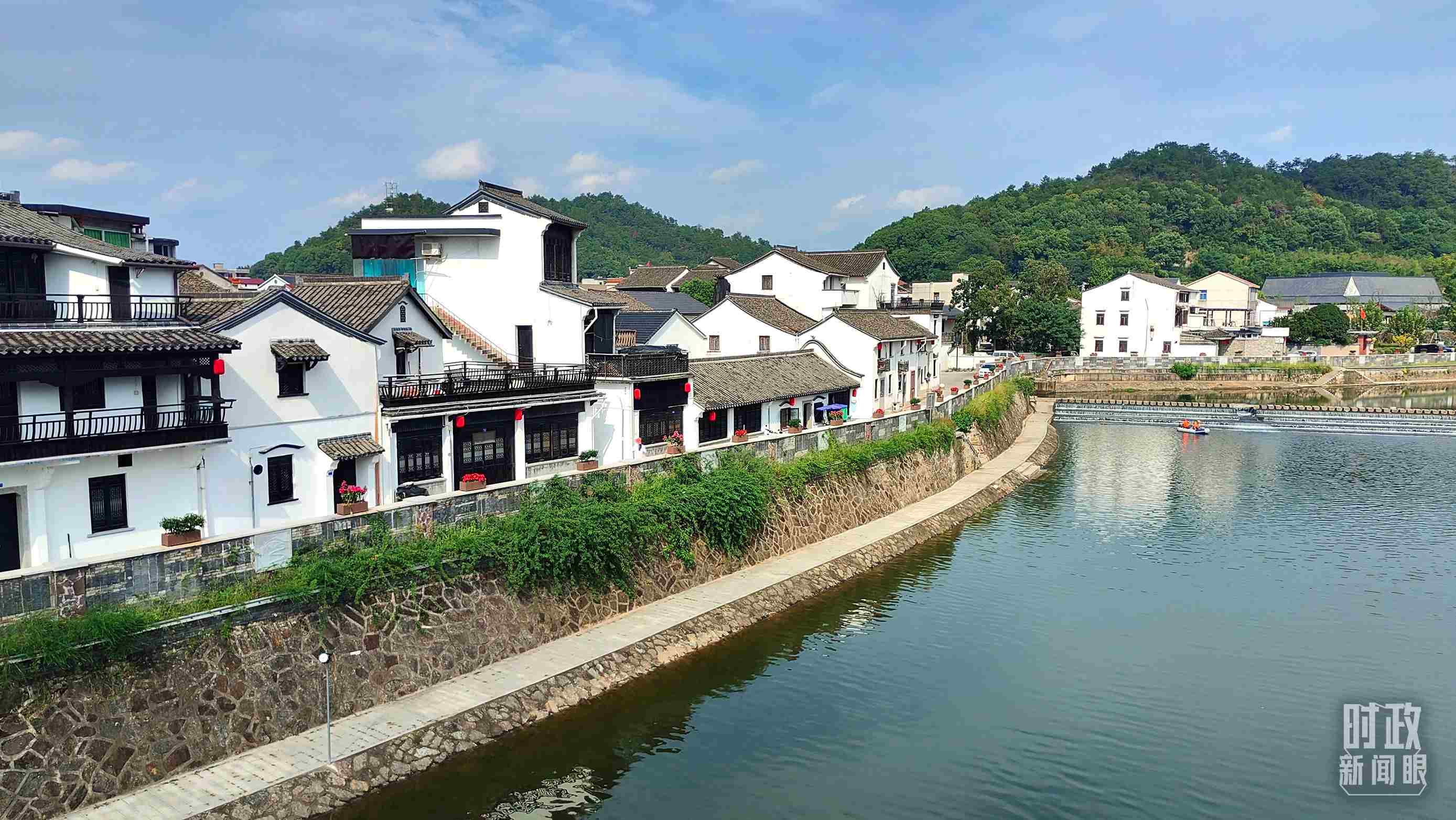 △“楓橋經(jīng)驗(yàn)”發(fā)源地諸暨市楓橋鎮(zhèn)。（總臺央視記者楊立峰拍攝）