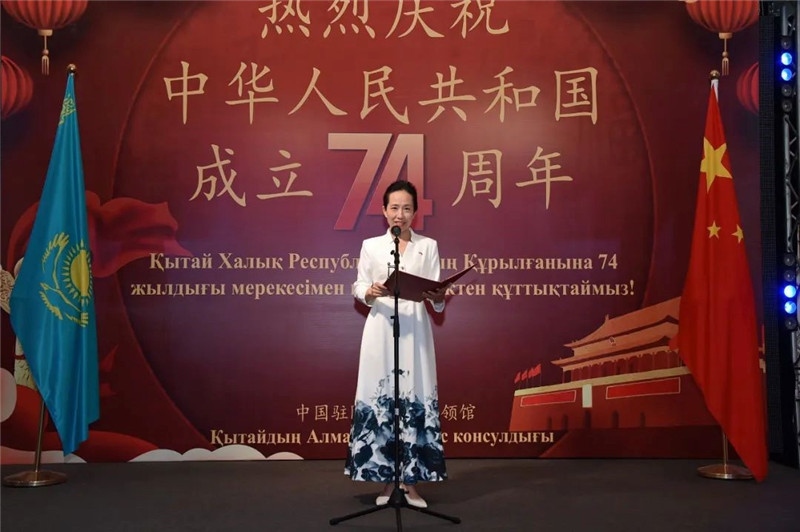 圖為蔣薇總領事致辭。駐阿拉木圖總領館供圖