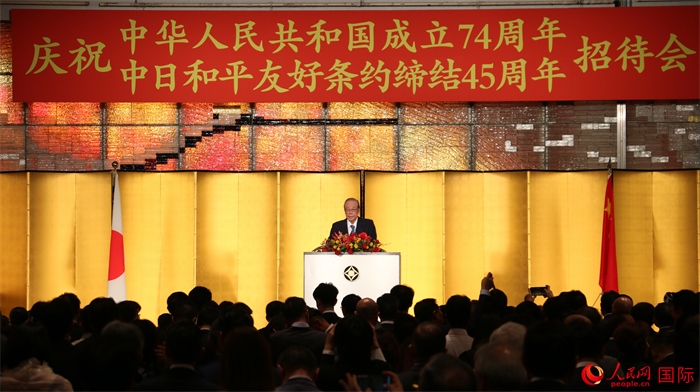 日本前首相福田康夫發(fā)表致辭。人民網(wǎng) 許可攝
