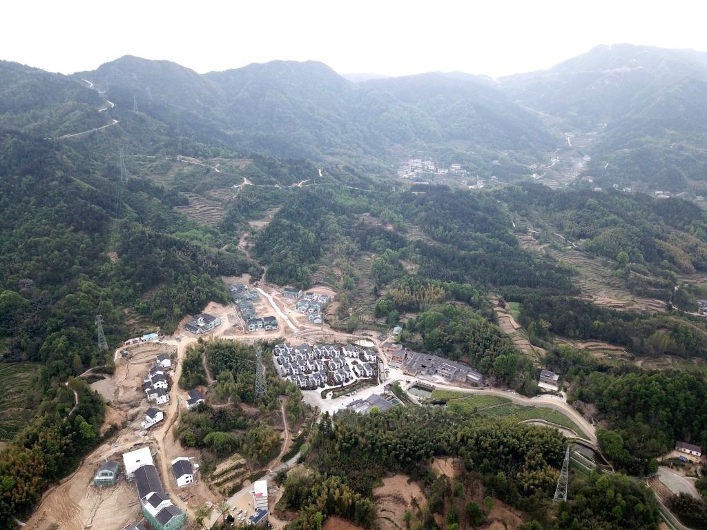 這是2020年4月16日拍攝的金寨縣大灣村村民新居（無人機(jī)照片）。新華社記者劉軍喜攝
