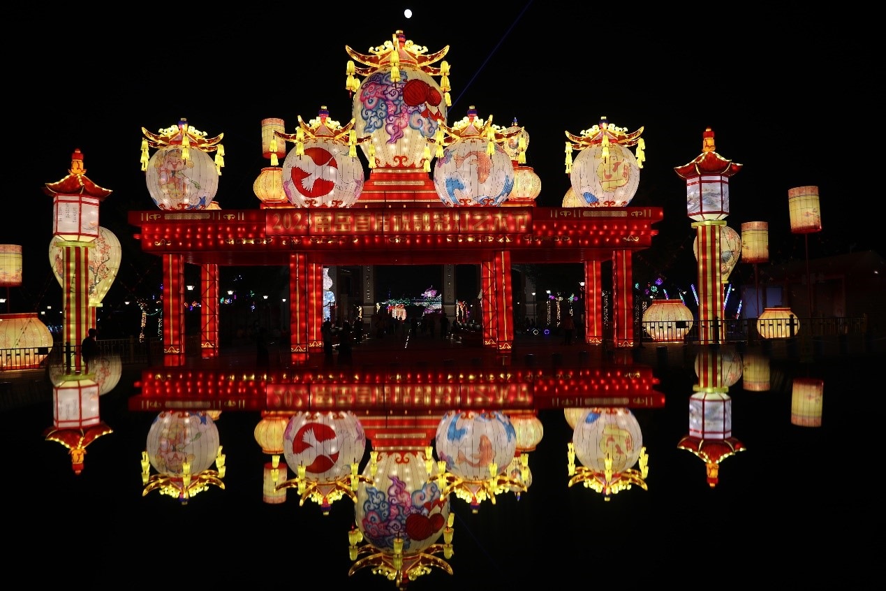 中秋國(guó)慶期間，南岳祝融文旅小鎮(zhèn)舉辦祝融花燈節(jié)。曹正平攝