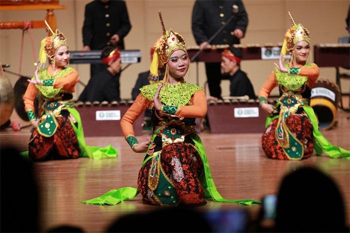 印尼藝術家表演印尼傳統(tǒng)舞蹈。印尼駐華大使館供圖
