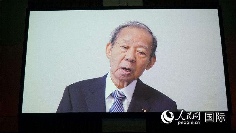 日本自民黨前干事長、日中友好議員聯(lián)盟會長二階俊博視頻致辭。人民網(wǎng) 蔣曉辰攝日本自民黨前干事長、日中友好議員聯(lián)盟會長二階俊博視頻致辭。人民網(wǎng) 蔣曉辰攝日本自民黨前干事長、日中友好議員聯(lián)盟會長二階俊博視頻致辭。人民網(wǎng) 蔣曉辰攝日本自民黨前干事長、日中友好議員聯(lián)盟會長二階俊博視頻致辭。人民網(wǎng) 蔣曉辰攝