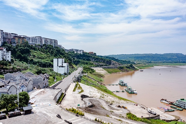 建成后的西沱鎮(zhèn)岸線環(huán)境綜合整治工程局部。受訪者供圖