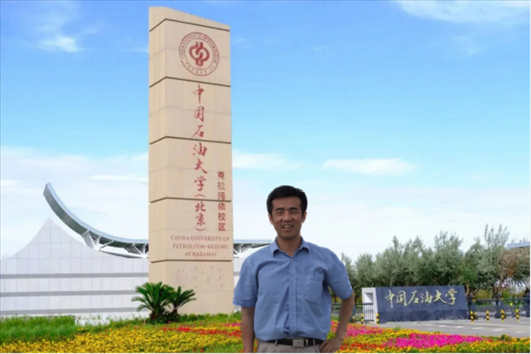 北京交通大學“銀齡教師”黃曉鳴。校方供圖
