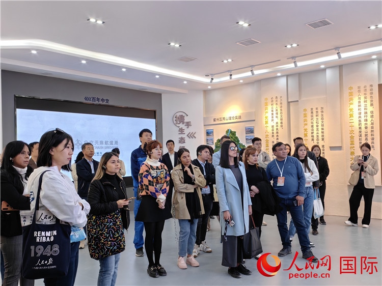 媒體記者探訪薊州礦山生態(tài)修復項目。人民網(wǎng)記者 符園園攝