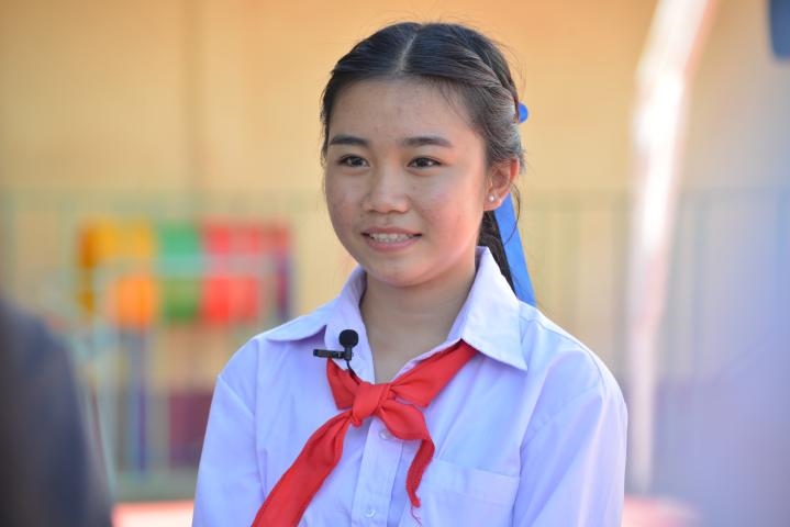 蓬批灣結束中國之行返回老撾后接受記者采訪。