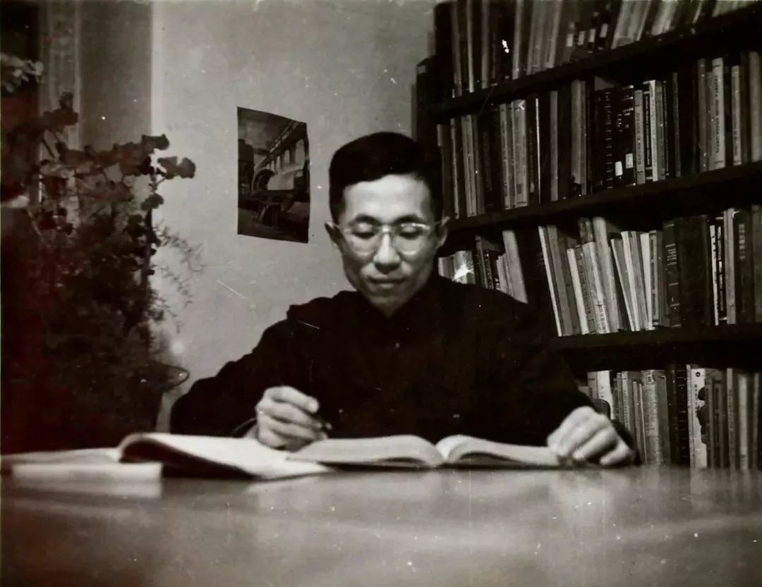 青年時期的秦裕琨。哈爾濱工業(yè)大學(xué)供圖